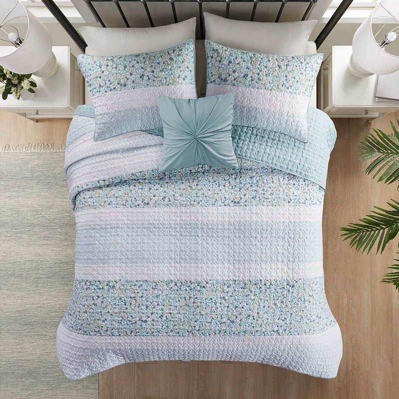 King/Cal King 4 Piece Seersucker Quilt Set with Throw Pillow