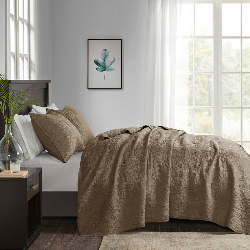 Reversible Quilt and Bedspread Set