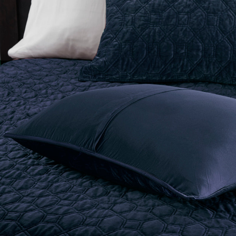 3 Piece Velvet Quilt Set
