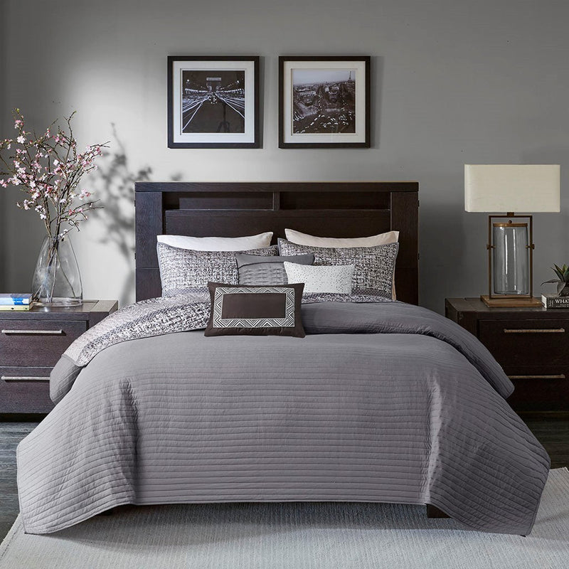 6 Piece Reversible Jacquard Quilt Set with Throw Pillows Grey/Taupe Full/Queen