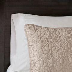 Reversible Quilt and Bedspread Set perspective