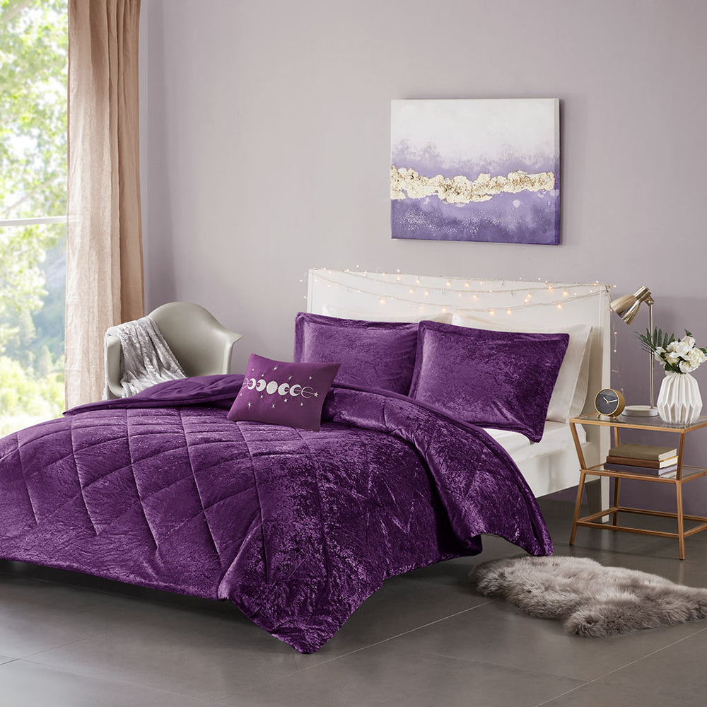 Twin/Twin XL Velvet Comforter Set with Throw Pillow Media 1