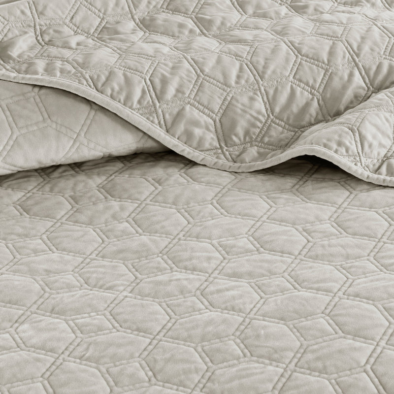 3 Piece Velvet Quilt Set