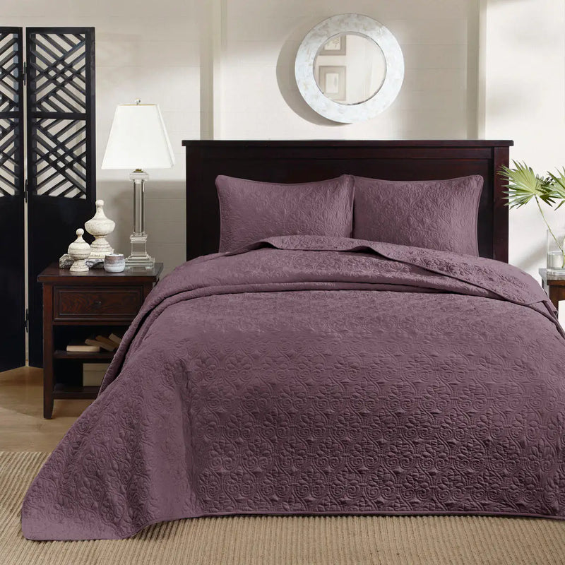 Reversible Quilt and Bedspread Set