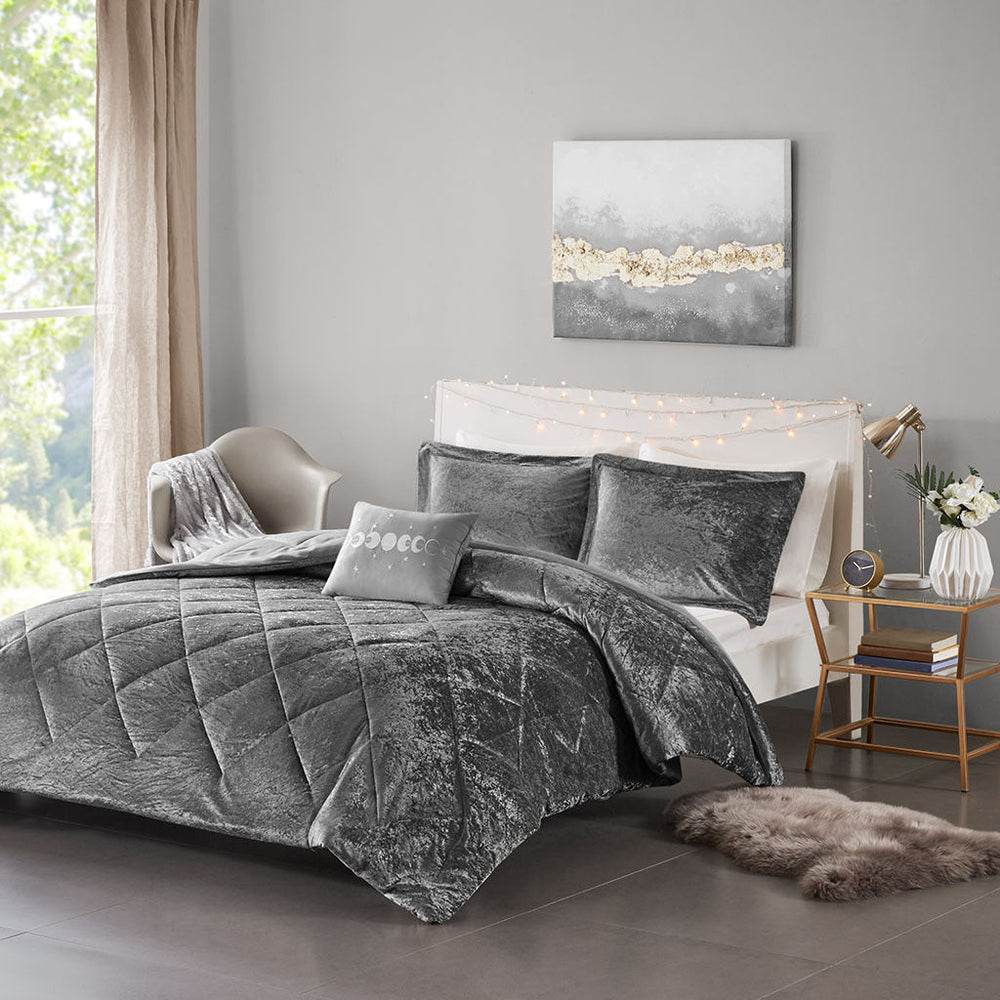Twin/Twin XL Velvet Comforter Set with Throw Pillow Media 1