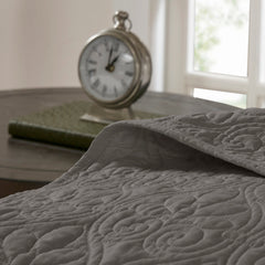 Reversible Quilt and Bedspread Set perspective