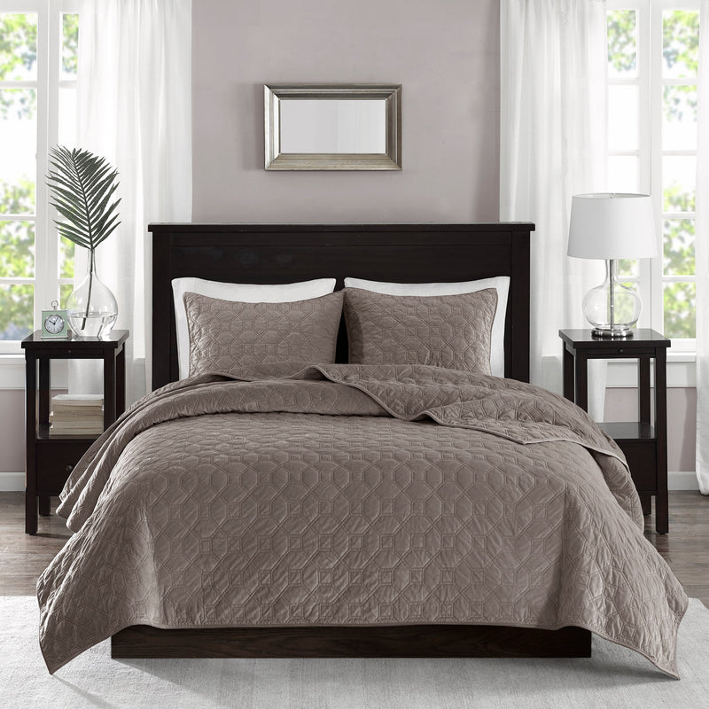 3 Piece Velvet Quilt Set