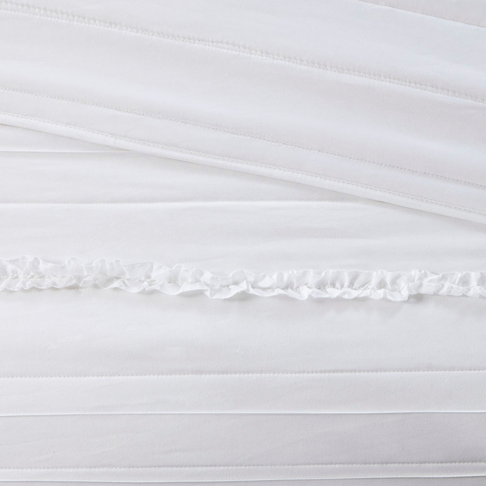 4 Piece   Reversible Ruffle Quilt Set with Throw Pillow White King/Cal King Media 4