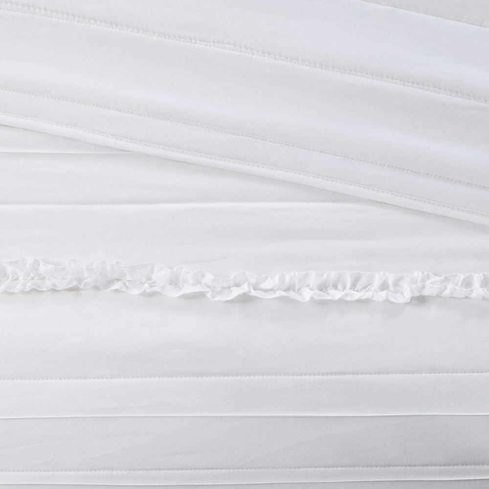 4 Piece   Reversible Ruffle Quilt Set with Throw Pillow White King/Cal King Media 4