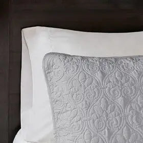 Reversible Quilt and Bedspread Set