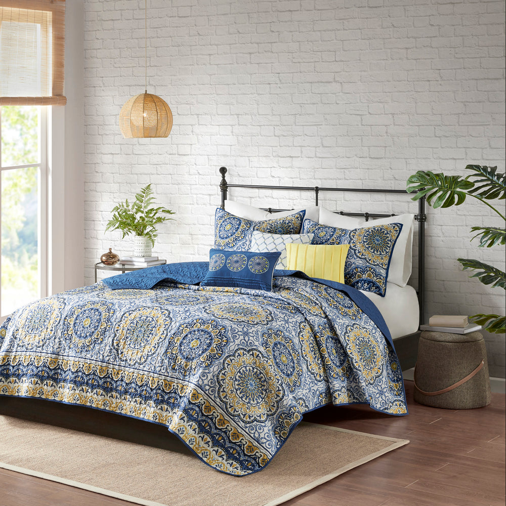 6 Piece Reversible Quilt Set with Throw Pillows Blue Full/Queen Media 1