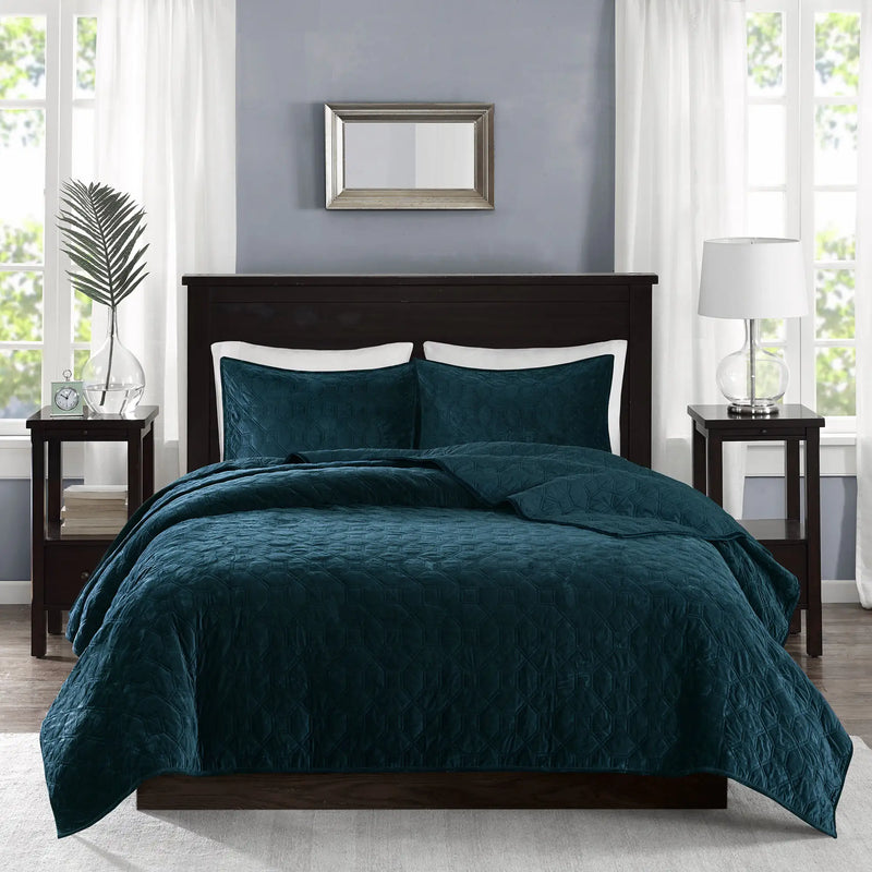 3 Piece Velvet Quilt Set