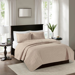 Reversible Quilt and Bedspread Set perspective