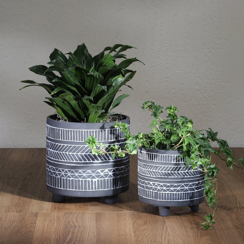 S/2  TRIBAL LOOK FOOTED PLANTER 6/8', BLACK