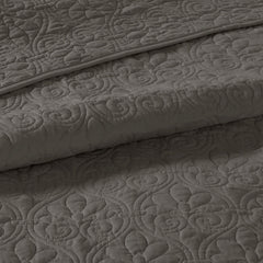 Reversible Quilt and Bedspread Set perspective