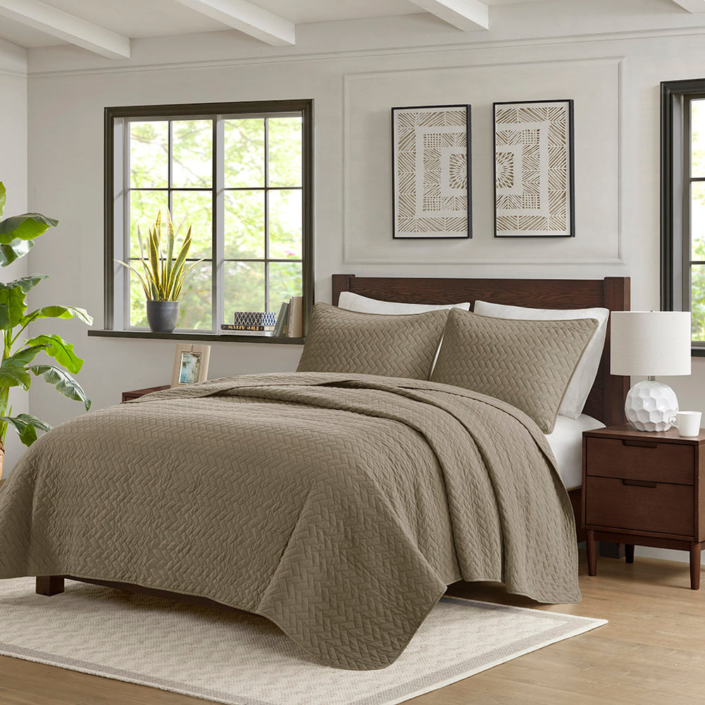 Queen 3 Piece Luxurious Oversized Quilt Set Media 1