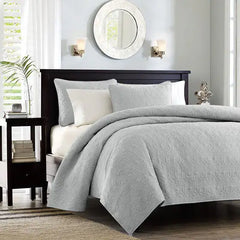 Reversible Quilt and Bedspread Set perspective