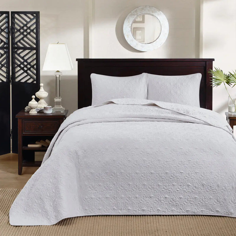 Reversible Quilt and Bedspread Set