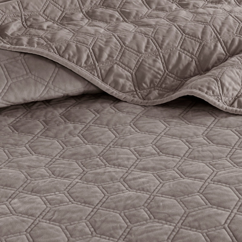 3 Piece Velvet Quilt Set
