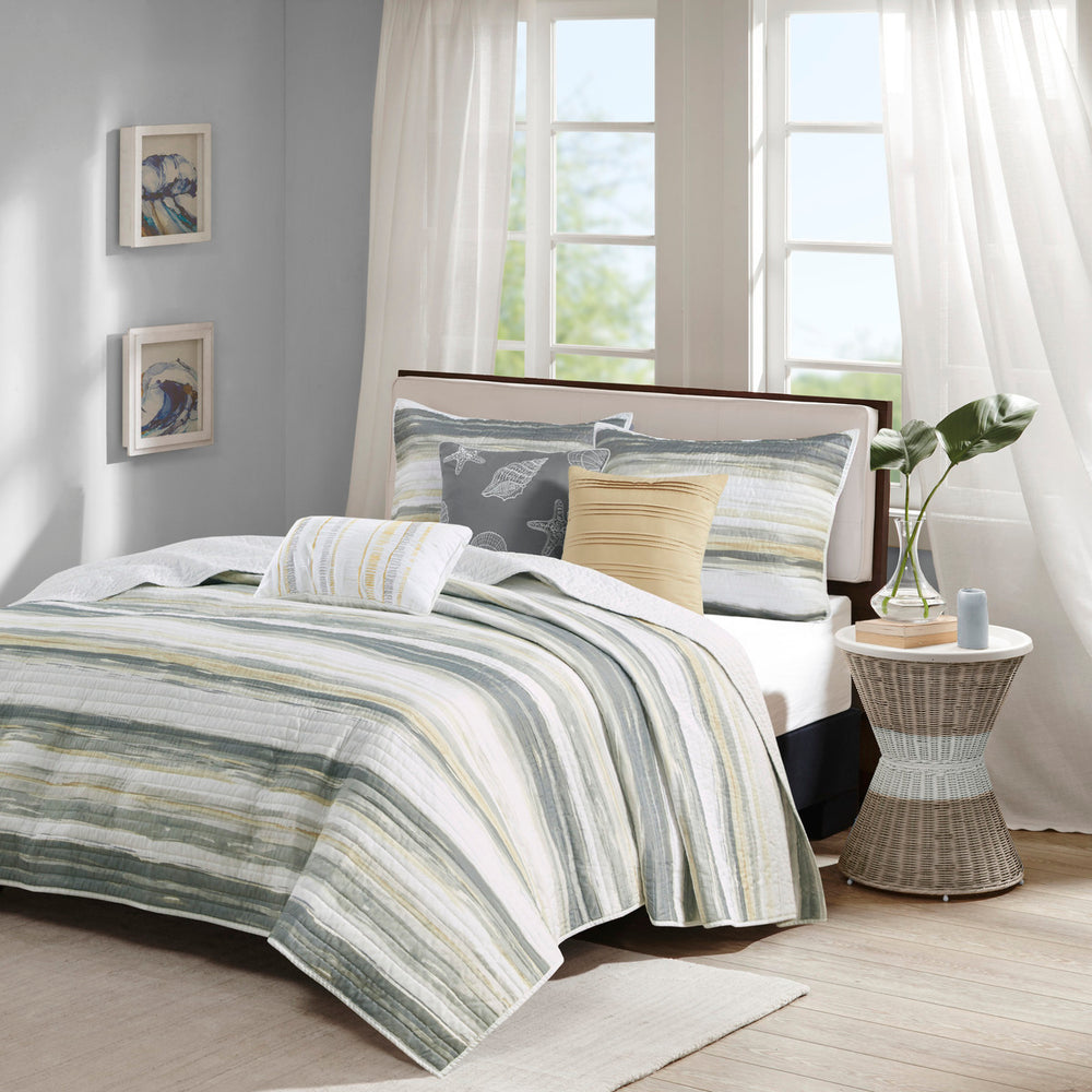 6 Piece Printed Quilt Set with Throw Pillows Yellow King/Cal King Media 1