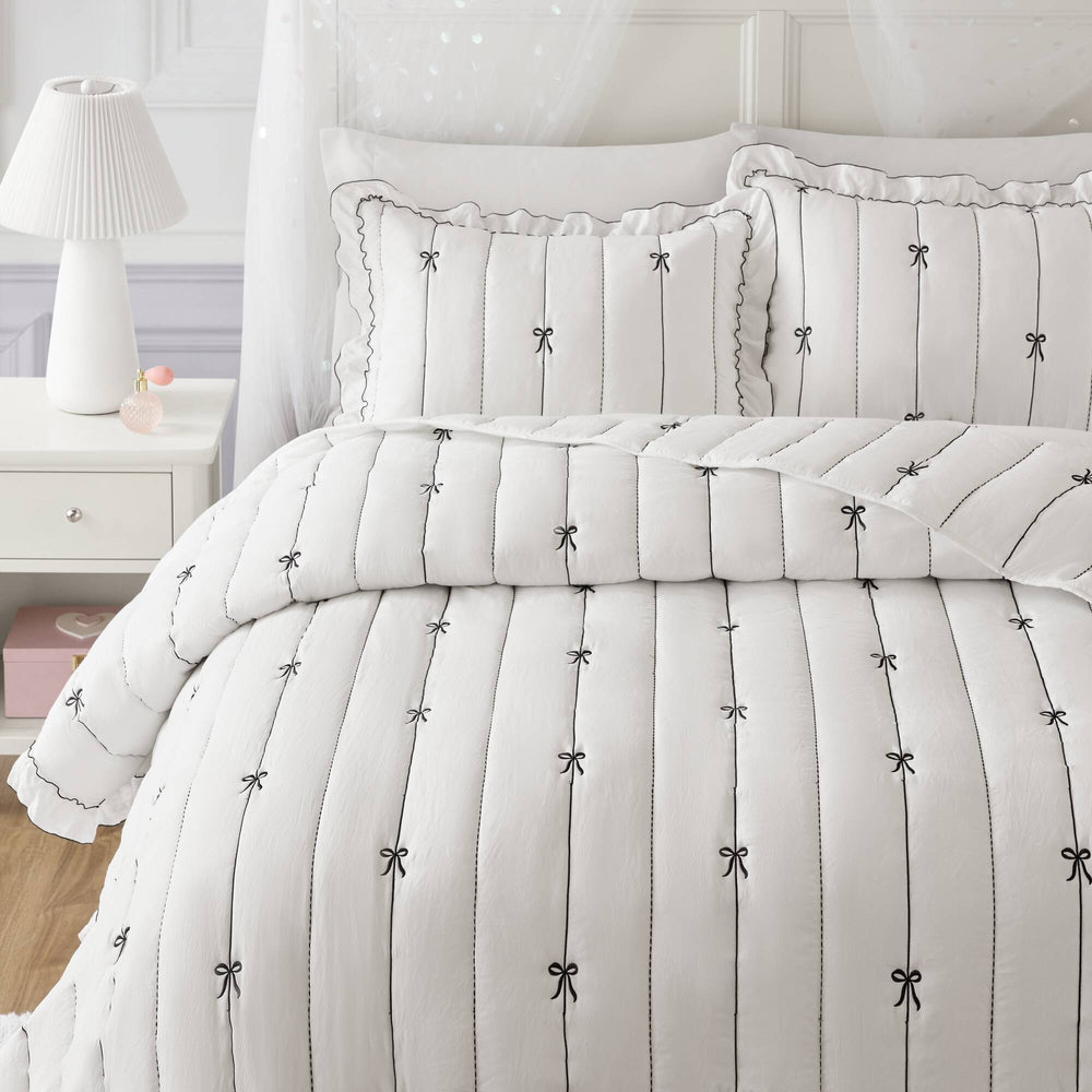 3- Piece Full/Queen Quilt Mini Set Media 12