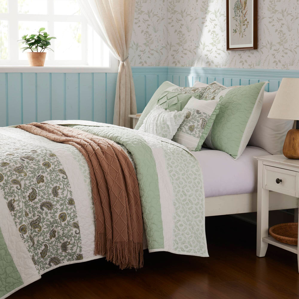 6 Piece Cotton Percale Quilt Set with Throw Pillows Full/Queen Media 17