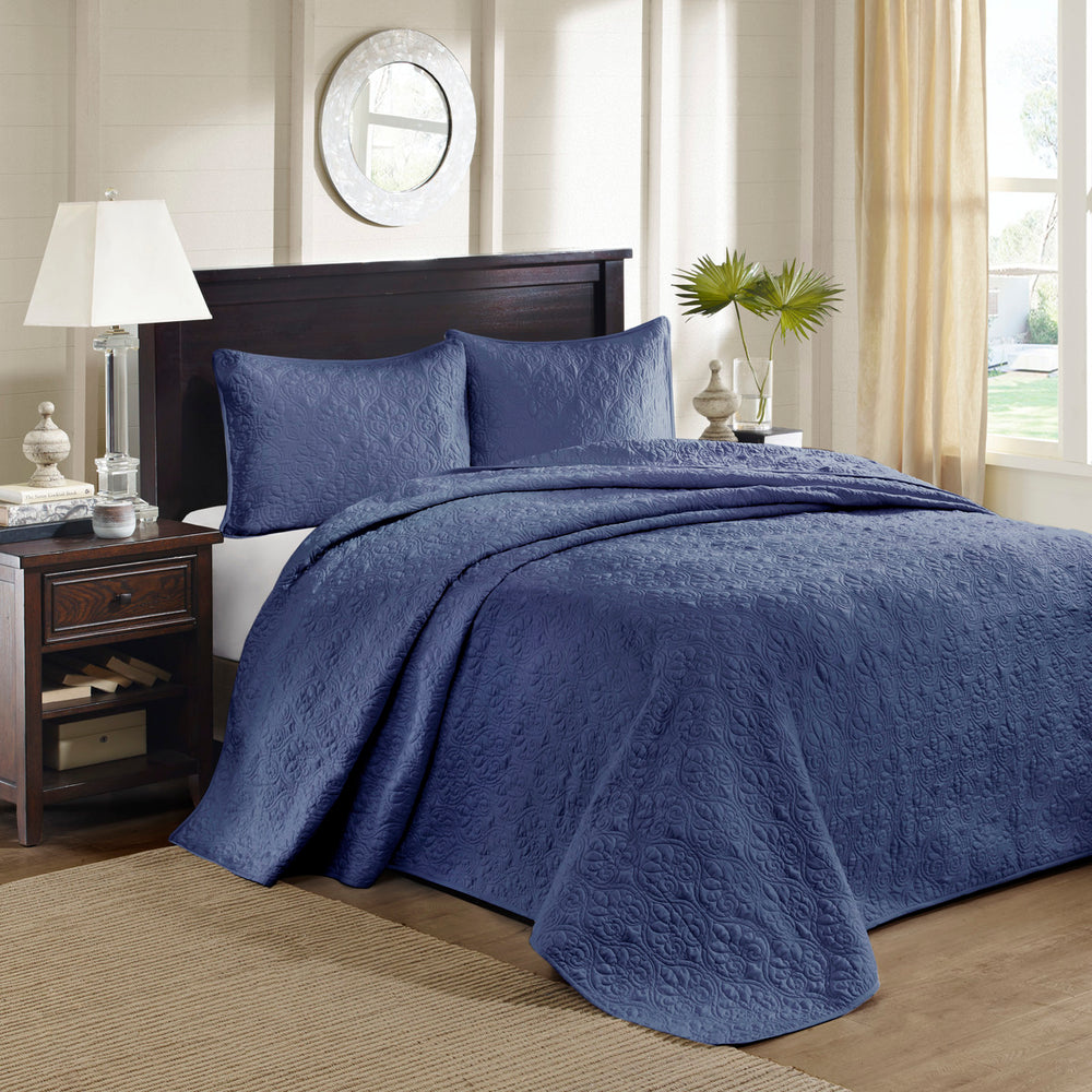 Reversible Quilt Set Navy Twin/Twin XL Media 1
