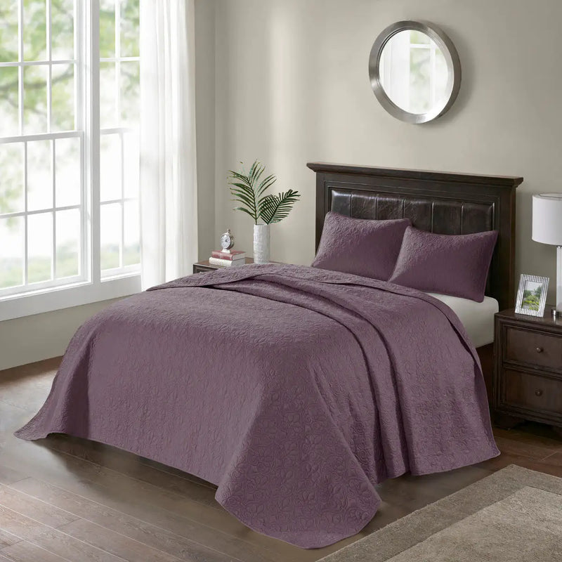 Reversible Quilt and Bedspread Set