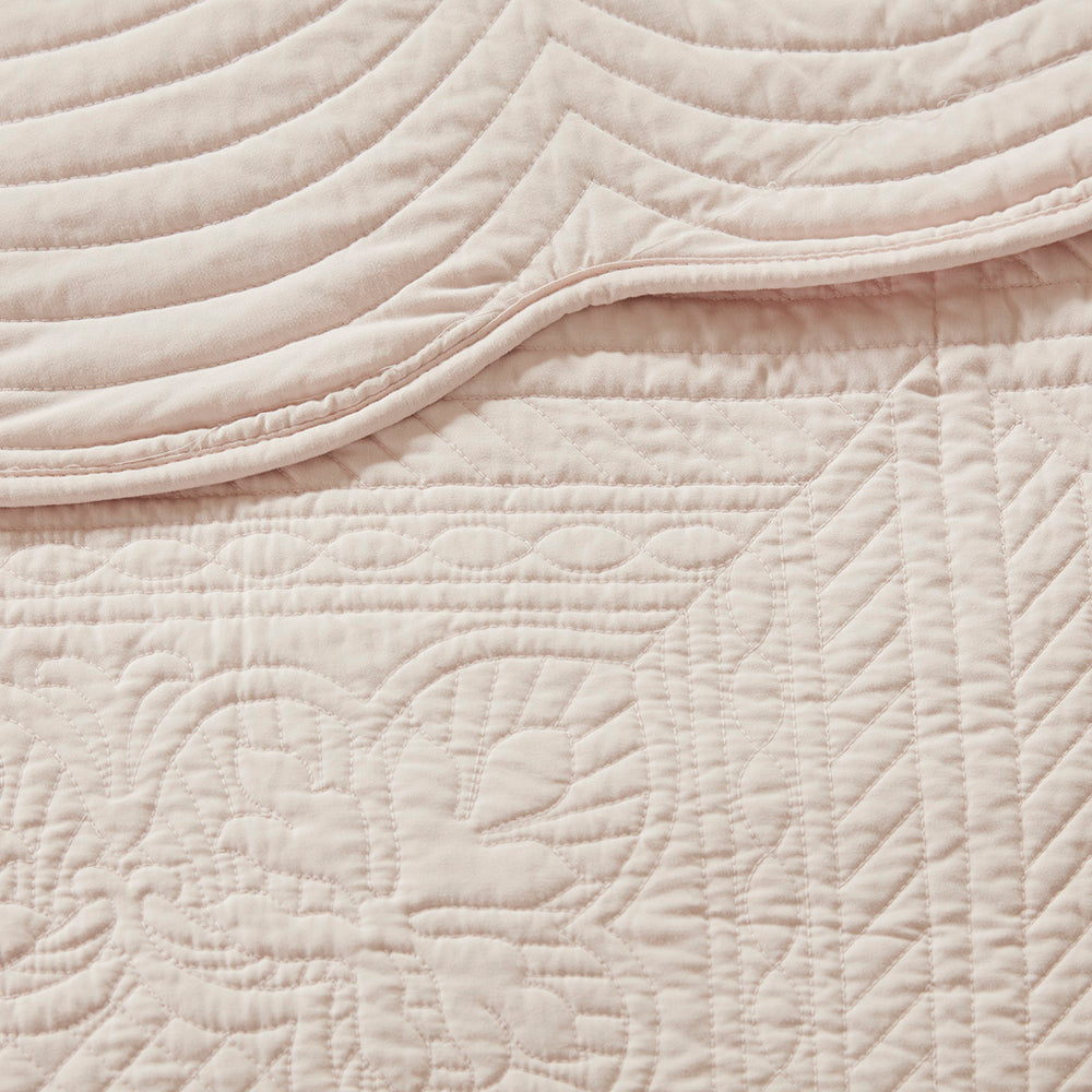 3 Piece Reversible Scalloped Edge Quilt Set Blush King/Cal King Media 6