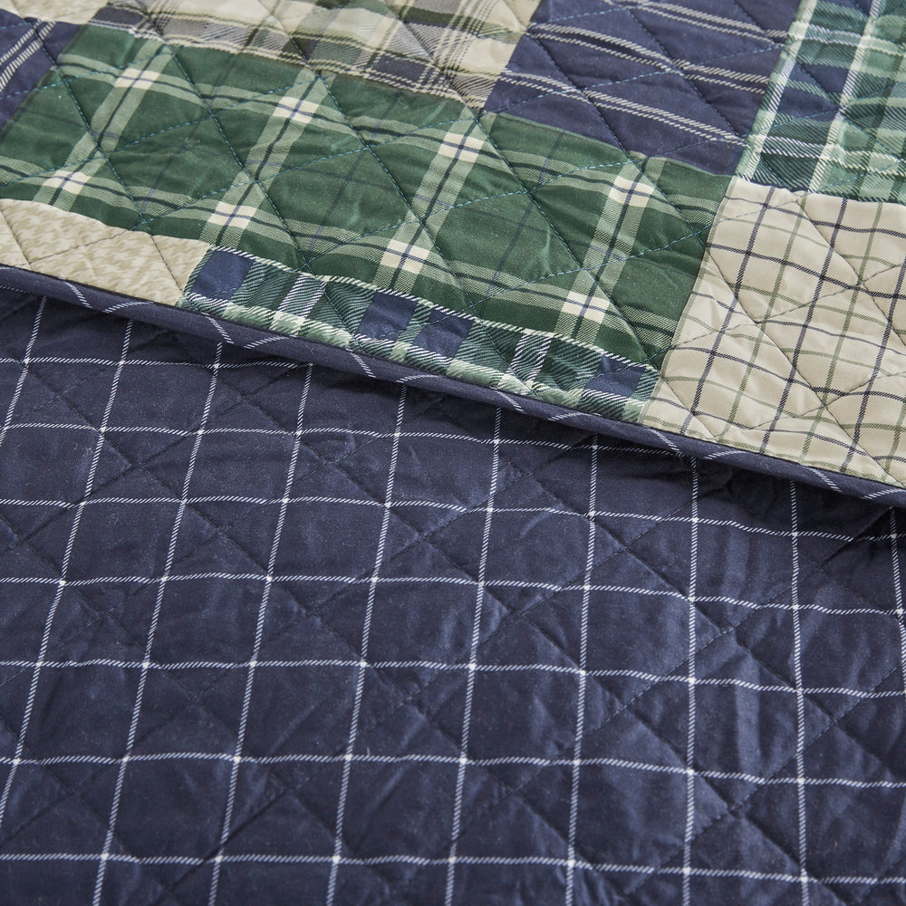 3 Piece Reversible Printed Quilt Set Green / Navy Full/Queen Media 4