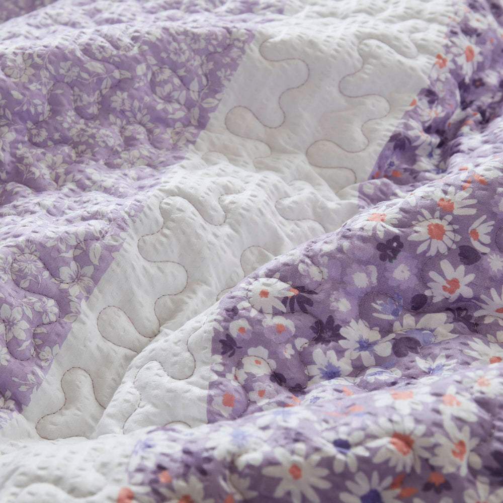 4 PCS Full/Queen Seersucker Quilt Set with Throw Media 11