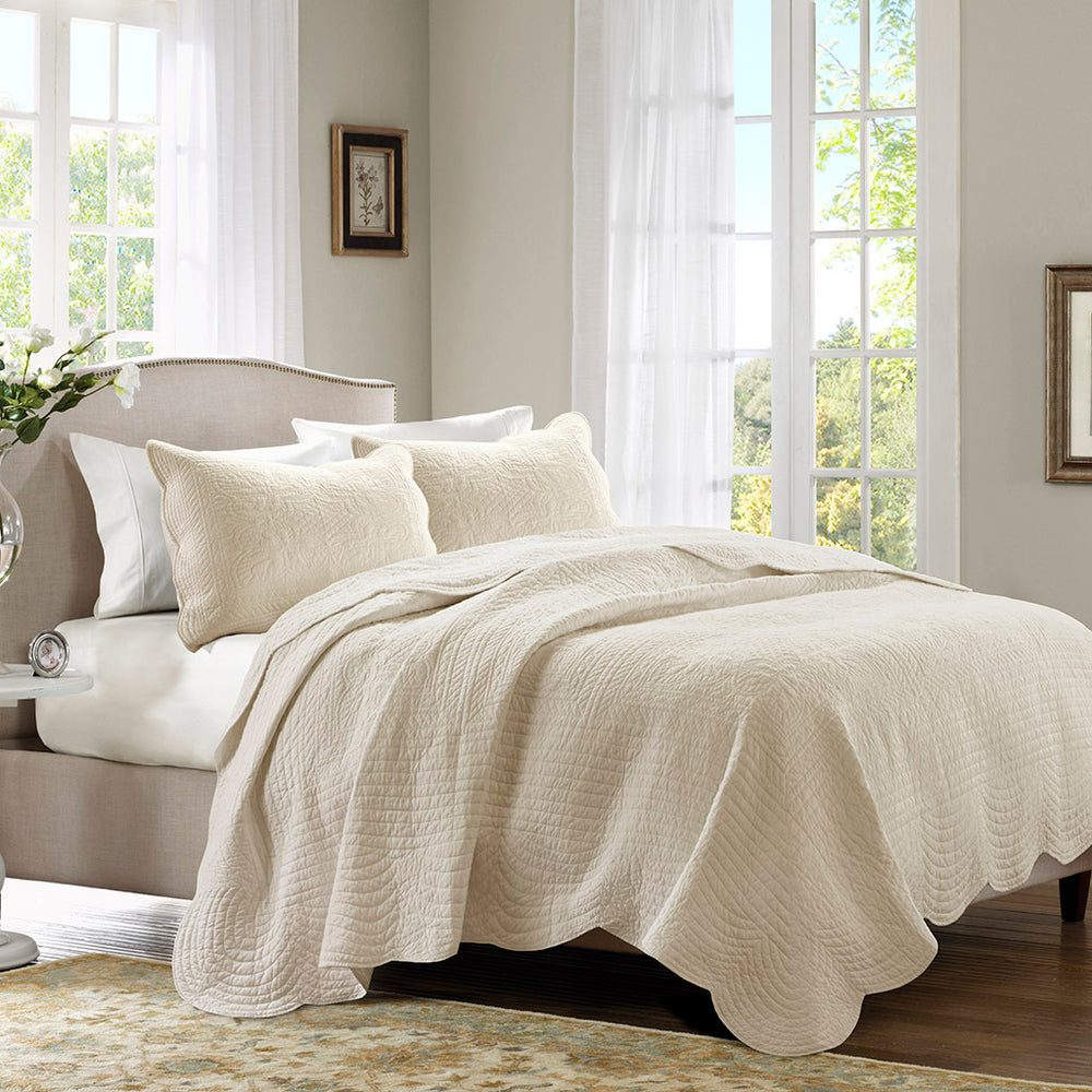 3 Piece Reversible Scalloped Edge Quilt Set Cream King/Cal King Media 13