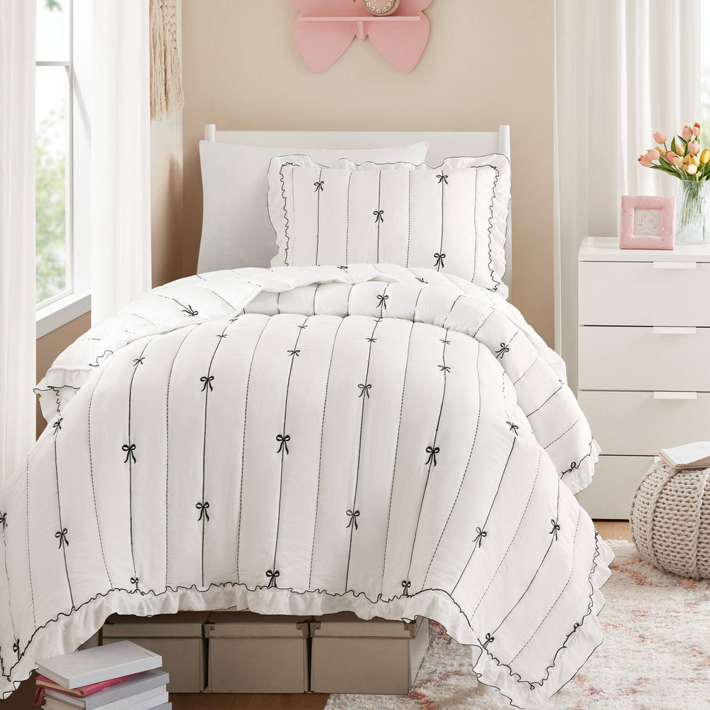 2- Piece Twin/Twin XL Quilt Mini Set Media 11