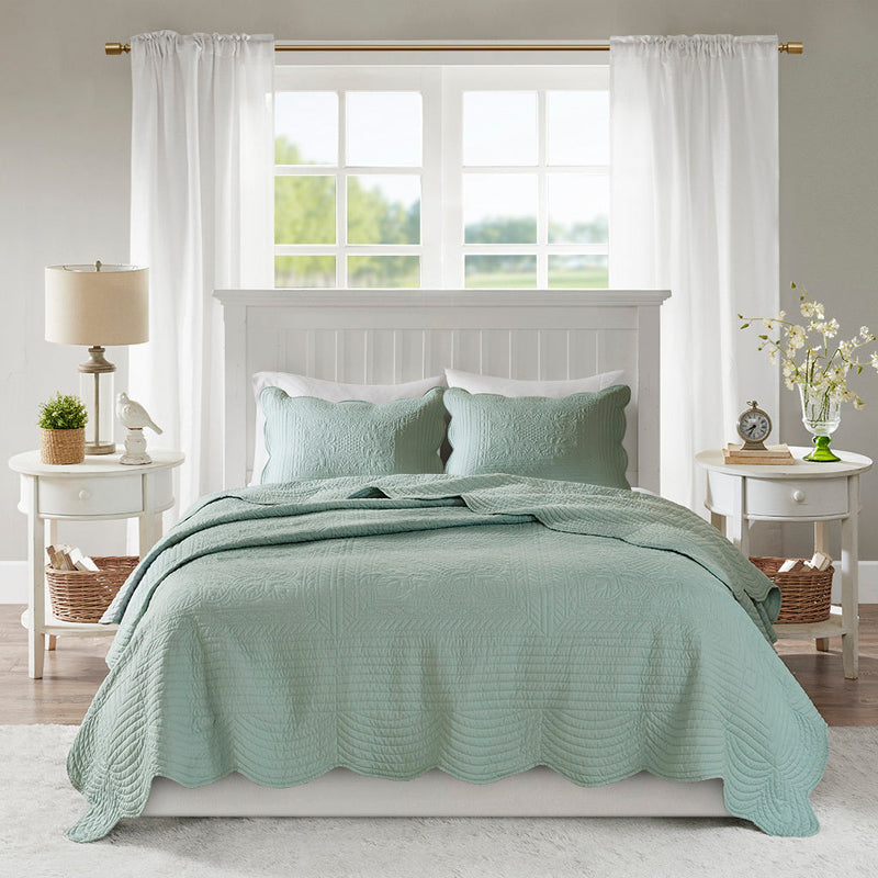 3 Piece Reversible Scalloped Edge Quilt Set Seafoam Full/Queen