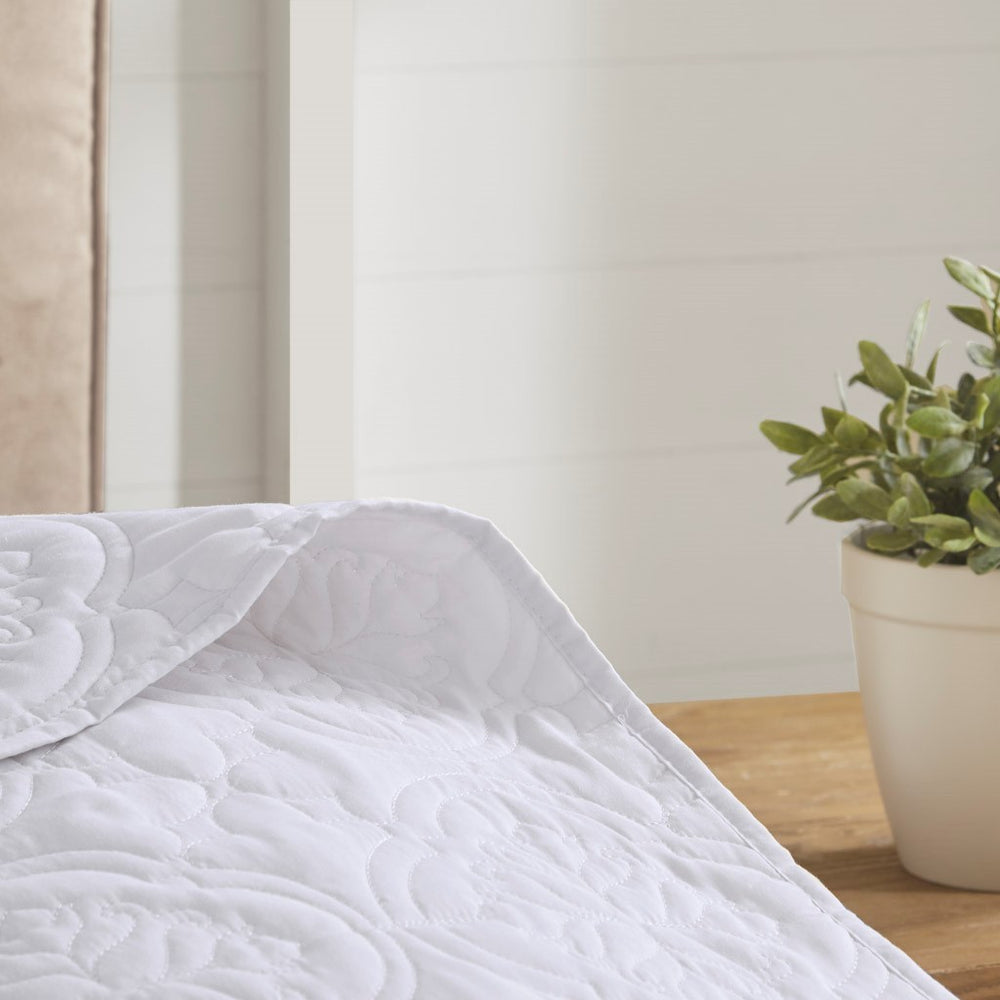 3 Piece Reversible Bedspread Set White King/Cal King Media 12