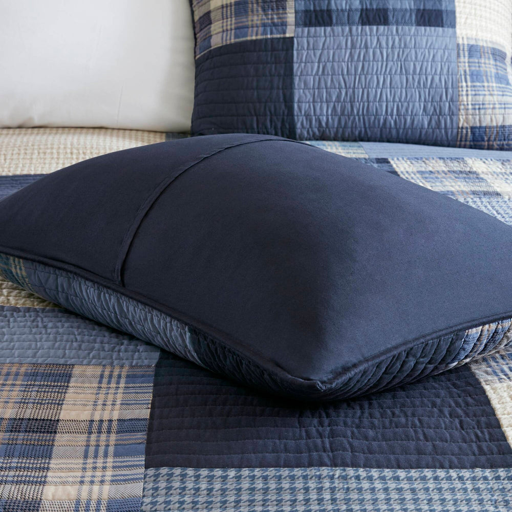 3-Piece Full/Queen Quilt Mini Set Media 11