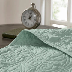 Reversible Quilt and Bedspread Set perspective