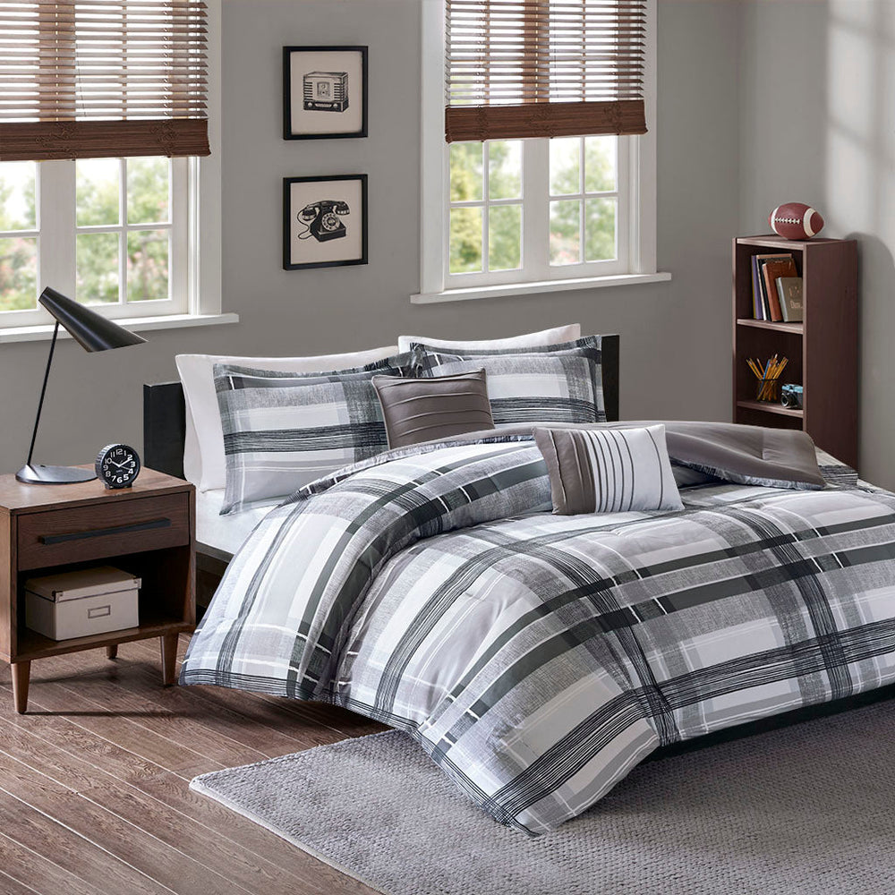 Full/Queen Plaid Comforter Set Media 1