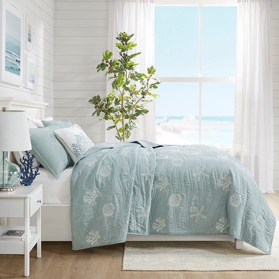 4 Piece Cotton Reversible Embroidered Quilt Set with Throw Pillow Aqua King/Cal King Media 4