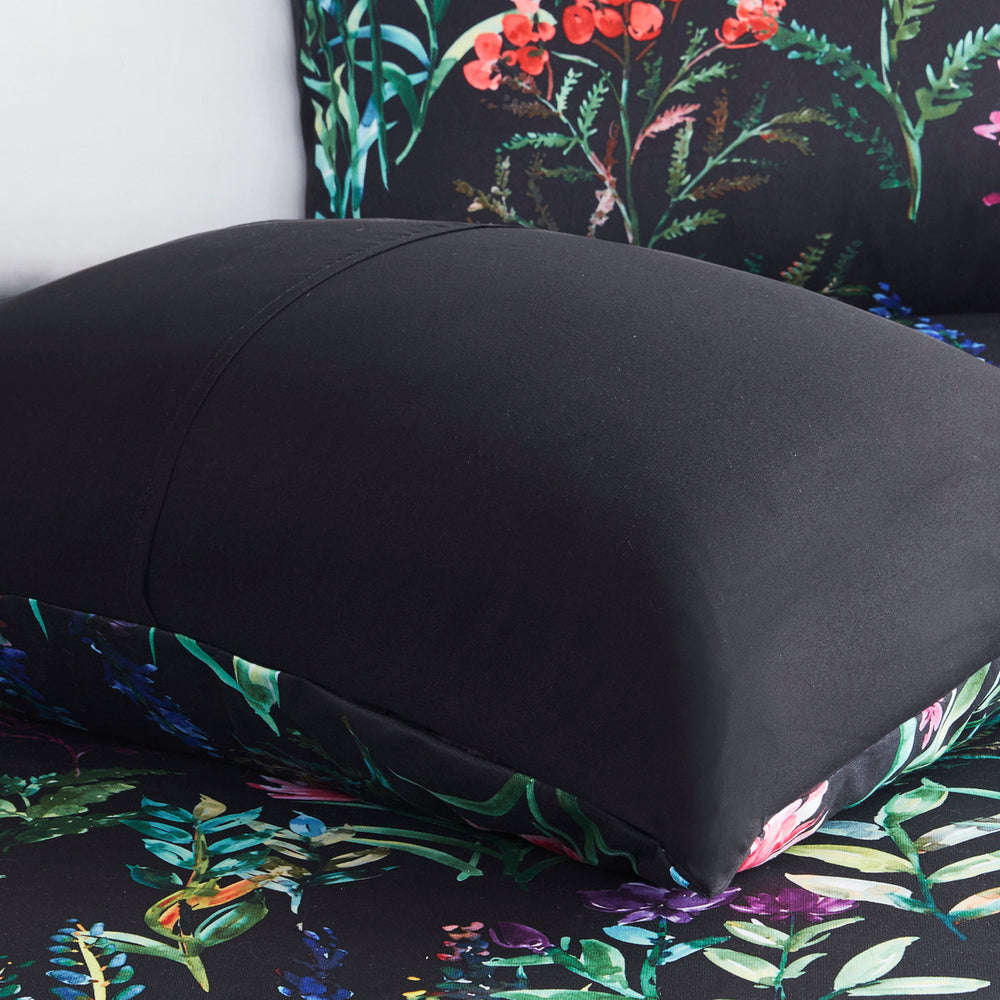 5 Piece Comforter Set Black Full/Queen Media 3