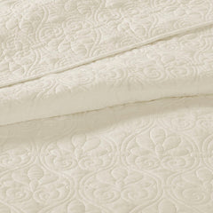 Reversible Quilt and Bedspread Set perspective