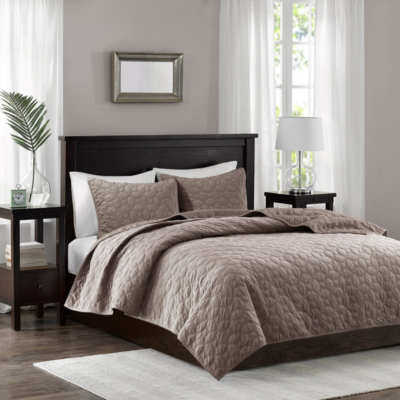 3 Piece Velvet Quilt Set