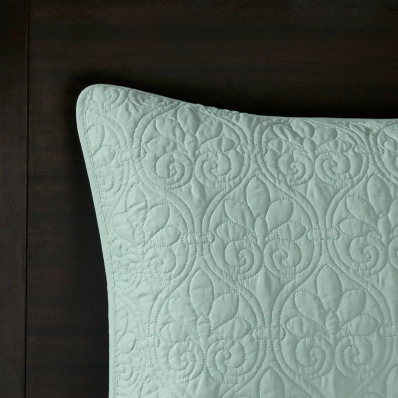 Reversible Quilt and Bedspread Set