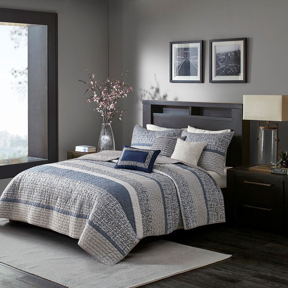 6 Piece Reversible Jacquard Quilt Set with Throw Pillows Navy King/Cal King Media 1