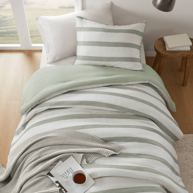2-Piece Twin/Twin XL Yarn-dyed striped comforter