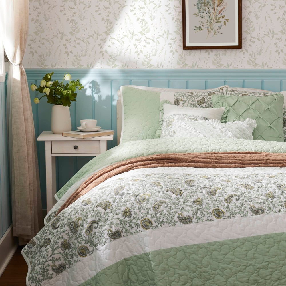 6 Piece Cotton Percale Quilt Set with Throw Pillows Full/Queen Media 10