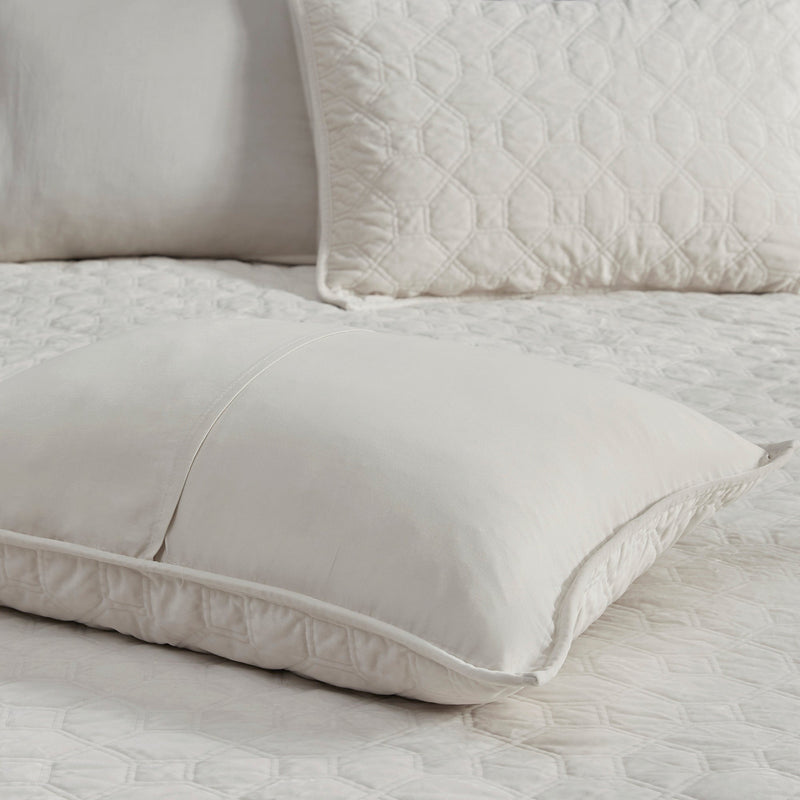 3 Piece Velvet Quilt Set