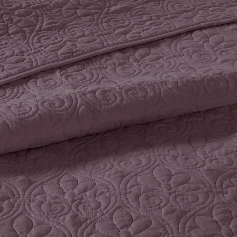 Reversible Quilt and Bedspread Set