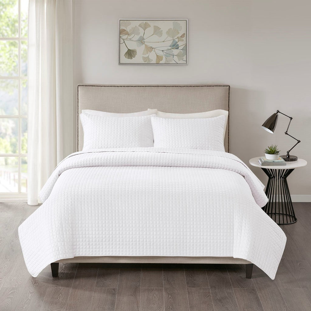 3 Piece Reversible Quilt Set White Full/Queen Media 1