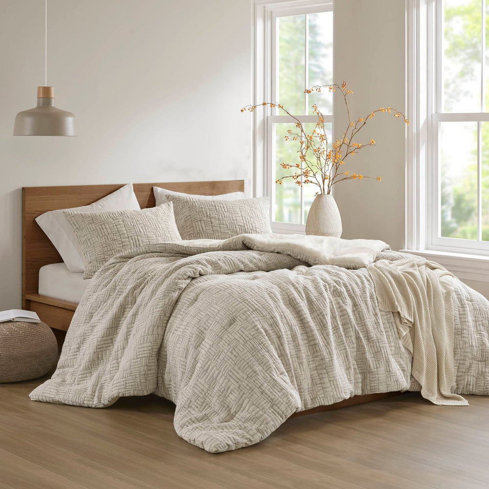 3 Piece Oversized Cotton Matelasse Comforter Set-Full/Queen Media 1